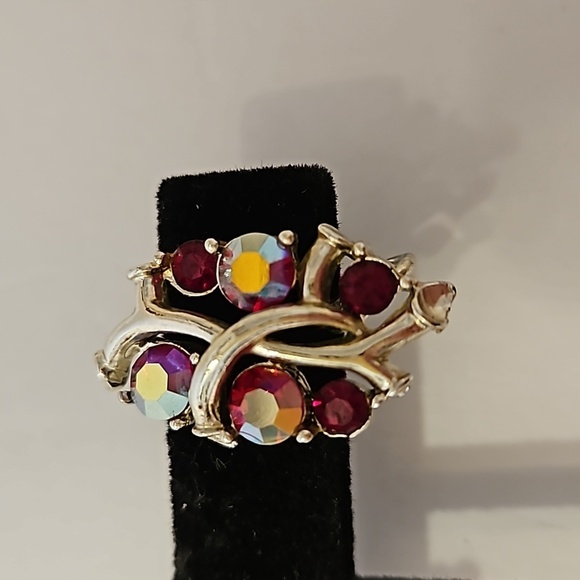 STAR Vintage Red AB Rhinstones on Silvertone Screw-On Earrings - Picture 2 of 6